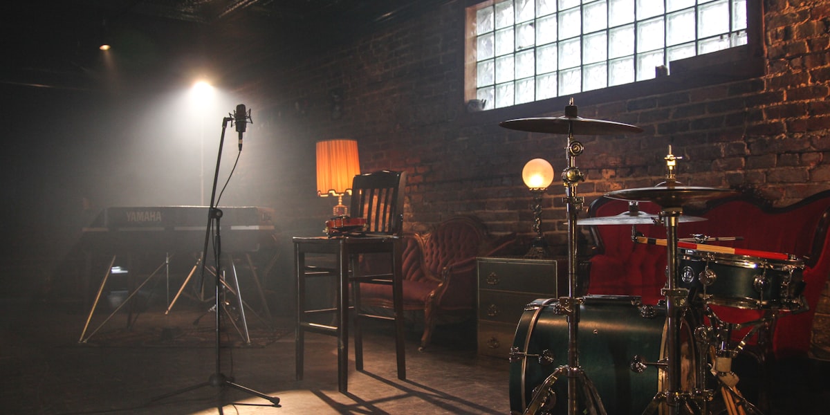 Carly Pearce & Riley Green Get Cozy in Romantic Music Video Teaser Hinting a